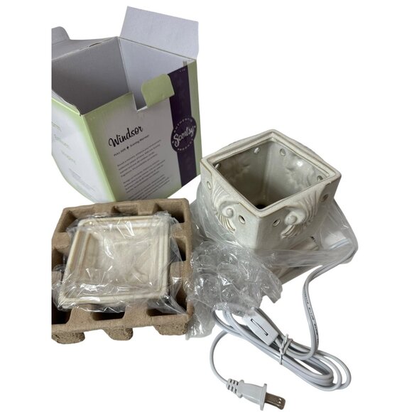 Scentsy Windsor Full-Size Warmer - Picture 2 of 11